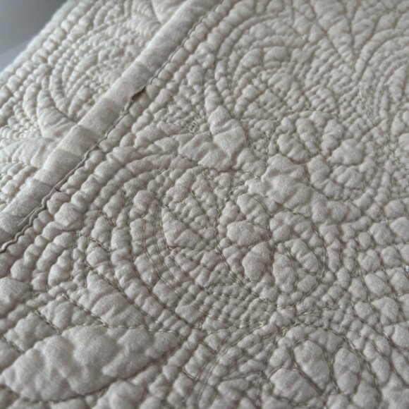 C&F Matelassé Quilt King Taupe reversible EUC